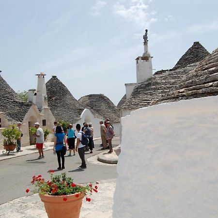 אלברובלו Trulli Holiday Albergo Diffuso מראה חיצוני תמונה